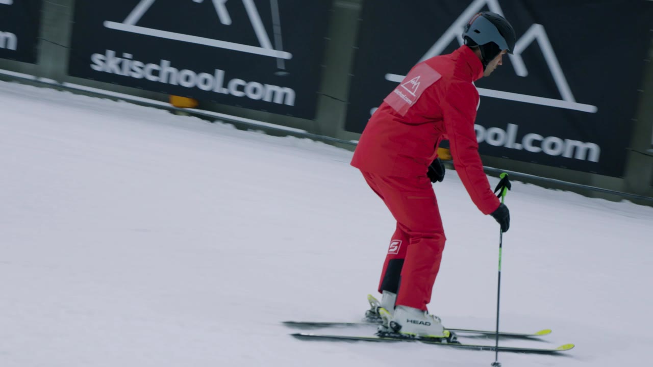 Leraar demonstreert: Ski volwassenen licht gevorderd